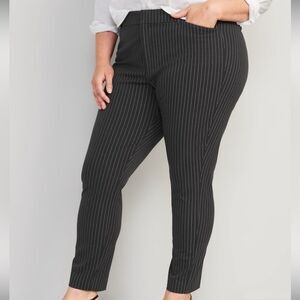 NWT- Old Navy - 4. Pixie Ankle Pant